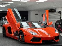 LAMBORGHINI AVENTADOR
